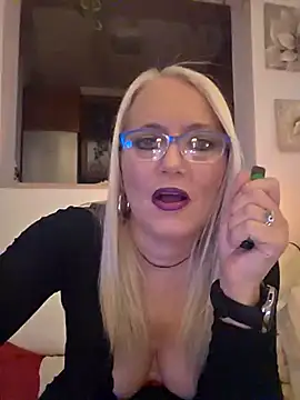 Snapshot of kikkastar chatting on November 25, 8:53 pm kikkastar online show from November 25, 8:53 pm