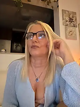 Snapshot of kikkastar chatting on February 23, 8:22 pm kikkastar online show from February 23, 8:22 pm