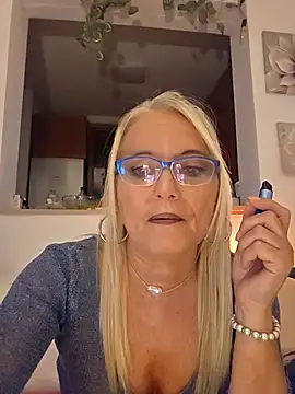 Snapshot of kikkastar chatting on October 8, 7:36 pm kikkastar online show from October 8, 7:36 pm