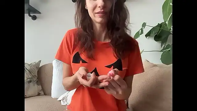 Snapshot of Mary_Wet chatting on October 17, 11:56 am Mary Wet online show from October 17, 11:56 am