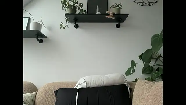 Snapshot of Mary_Wet chatting on December 17, 2:33 pm Mary Wet online show from December 17, 2:33 pm