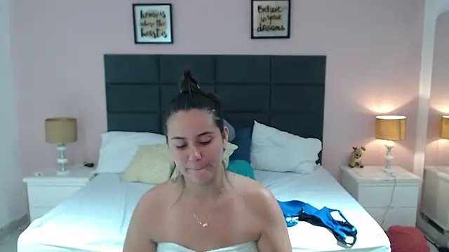 Snapshot of MadisonJenner chatting on March 12, 8:09 pm MadisonJenner online show from March 12, 8:09 pm