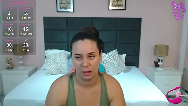 Snapshot of MadisonJenner chatting on October 3, 11:12 am MadisonJenner online show from October 3, 11:12 am