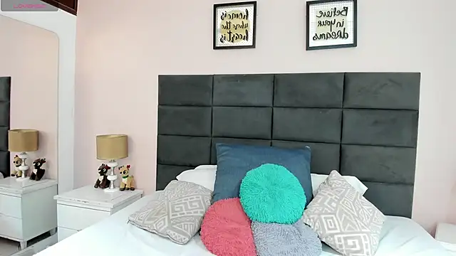 Snapshot of MadisonJenner chatting on February 9, 3:32 pm MadisonJenner online show from February 9, 3:32 pm