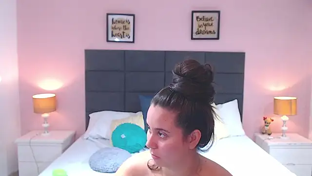 Snapshot of MadisonJenner chatting on February 8, 3:31 pm MadisonJenner online show from February 8, 3:31 pm