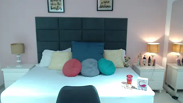 Snapshot of MadisonJenner chatting on March 9, 10:52 am MadisonJenner online show from March 9, 10:52 am