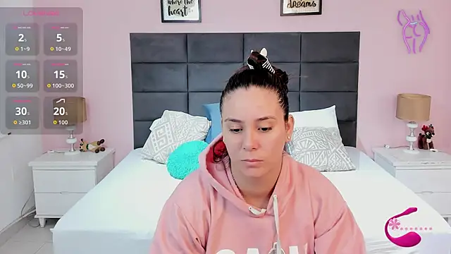 Snapshot of MadisonJenner chatting on October 9, 10:27 am MadisonJenner online show from October 9, 10:27 am