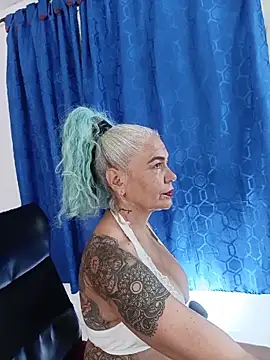 freyadevil333 online show from May 28, 4:42 am