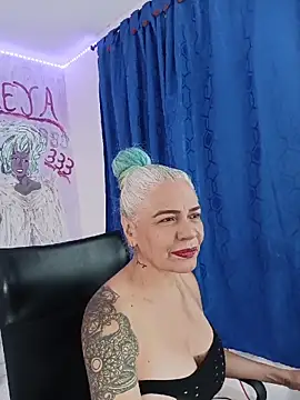 freyadevil333 online show from May 13, 4:08 am