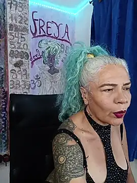 freyadevil333 online show from May 5, 6:49 am