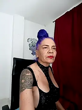 Snapshot of freyadevil333 chatting on September 28, 10:39 pm freyadevil333 online show from September 28, 10:39 pm