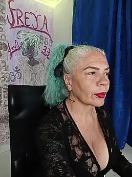 freyadevil333 online show from April 15, 5:02 am