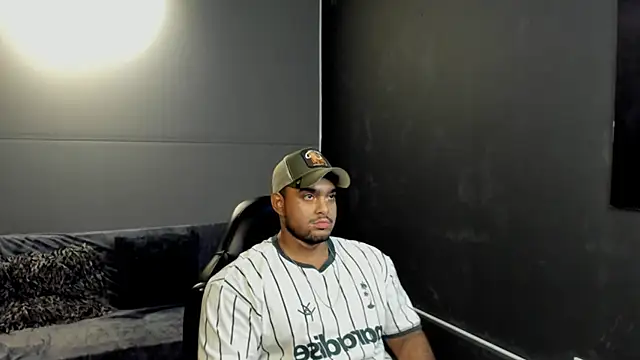 Snapshot of Big_furry_bear13 chatting on November 8, 12:20 pm Big furry bear13 online show from November 8, 12:20 pm