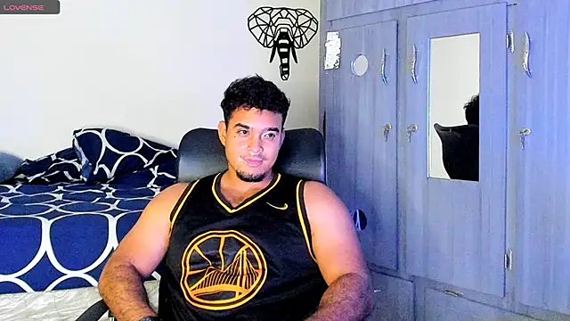 Snapshot of Big_furry_bear13 chatting on February 26, 7:55 am Big furry bear13 online show from February 26, 7:55 am