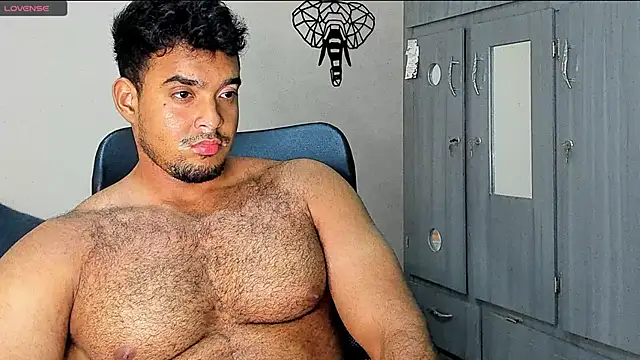 Snapshot of Big_furry_bear13 chatting on January 17, 8:24 am Big furry bear13 online show from January 17, 8:24 am