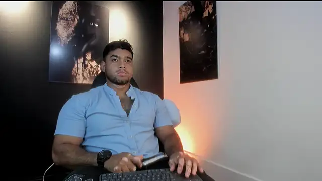 Snapshot of Big_furry_bear13 chatting on October 25, 4:44 am Big furry bear13 online show from October 25, 4:44 am