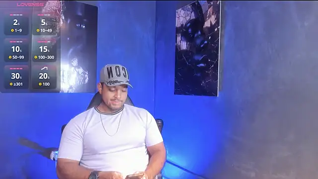 Snapshot of Big_furry_bear13 chatting on September 25, 5:57 am Big furry bear13 online show from September 25, 5:57 am