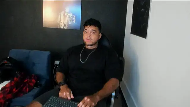 Snapshot of Big_furry_bear13 chatting on November 20, 12:39 pm Big furry bear13 online show from November 20, 12:39 pm