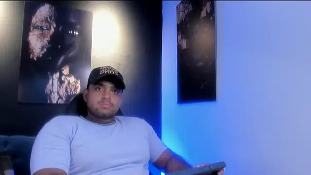 Snapshot of Big_furry_bear13 chatting on November 4, 6:17 am Big furry bear13 online show from November 4, 6:17 am