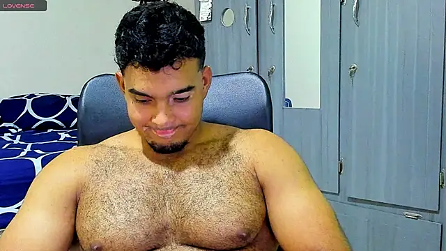 Snapshot of Big_furry_bear13 chatting on February 4, 6:14 am Big furry bear13 online show from February 4, 6:14 am