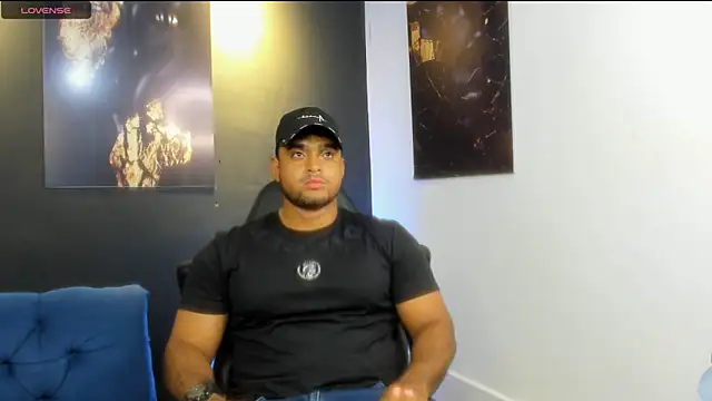 Snapshot of Big_furry_bear13 chatting on November 11, 5:24 am Big furry bear13 online show from November 11, 5:24 am