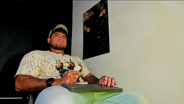Big furry bear13 online show from March 4, 1:46 am