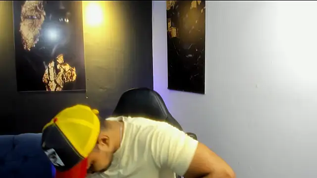 Snapshot of Big_furry_bear13 chatting on December 2, 6:48 am Big furry bear13 online show from December 2, 6:48 am