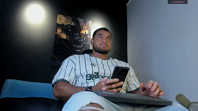 Snapshot of Big_furry_bear13 chatting on June 19, 4:40 am Big furry bear13 online show from June 19, 4:40 am