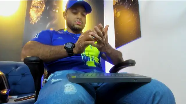 Snapshot of Big_furry_bear13 chatting on November 27, 5:19 am Big furry bear13 online show from November 27, 5:19 am