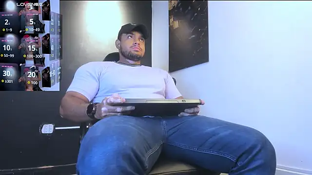 Big furry bear13 online show from April 4, 11:28 am