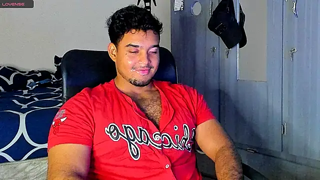 Snapshot of Big_furry_bear13 chatting on March 6, 5:35 am Big furry bear13 online show from March 6, 5:35 am