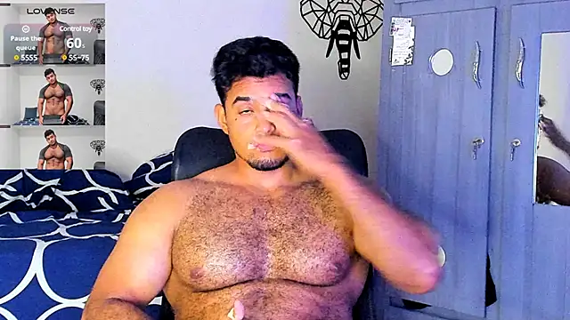 Snapshot of Big_furry_bear13 chatting on March 8, 6:43 am Big furry bear13 online show from March 8, 6:43 am