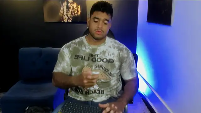 Snapshot of Big_furry_bear13 chatting on November 5, 4:26 am Big furry bear13 online show from November 5, 4:26 am