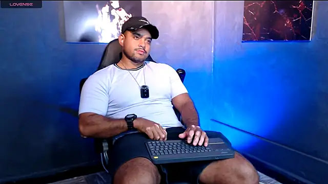 Snapshot of Big_furry_bear13 chatting on October 8, 6:26 am Big furry bear13 online show from October 8, 6:26 am