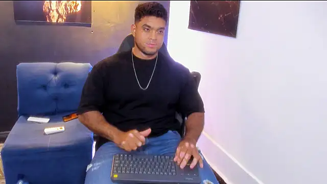 Snapshot of Big_furry_bear13 chatting on November 19, 5:29 am Big furry bear13 online show from November 19, 5:29 am