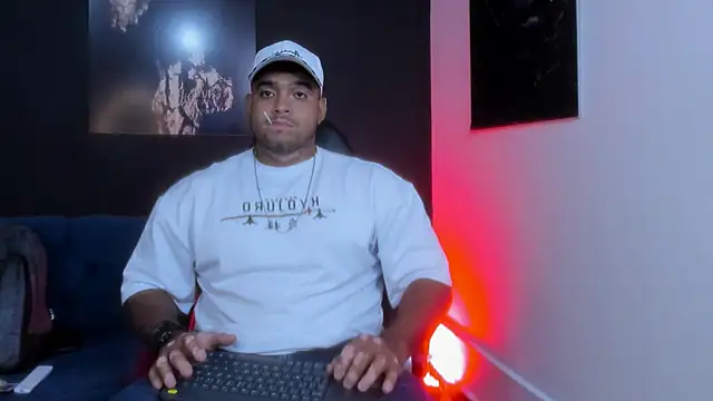 Snapshot of Big_furry_bear13 chatting on November 1, 5:47 am Big furry bear13 online show from November 1, 5:47 am