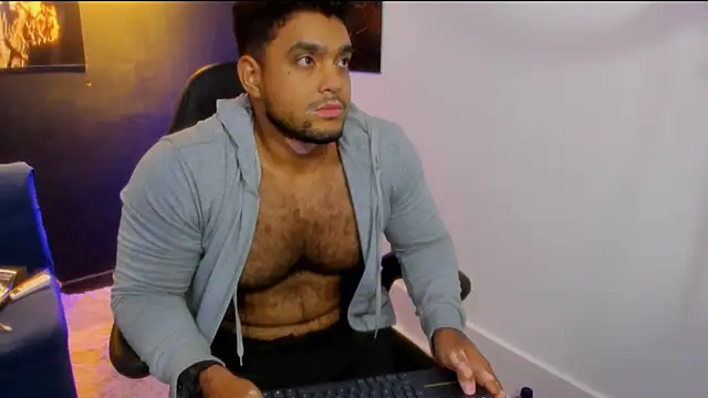 Snapshot of Big_furry_bear13 chatting on November 25, 5:30 am Big furry bear13 online show from November 25, 5:30 am