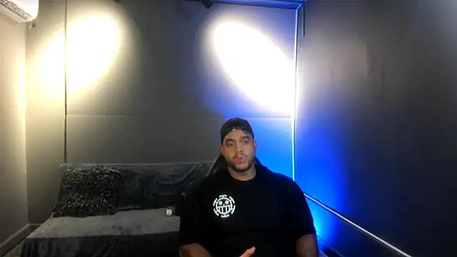 Snapshot of Big_furry_bear13 chatting on December 15, 5:24 am Big furry bear13 online show from December 15, 5:24 am