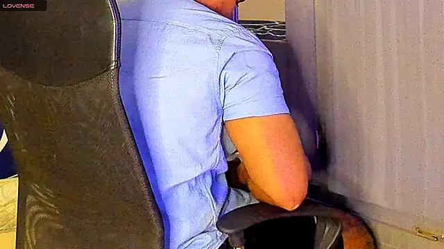 Snapshot of Big_furry_bear13 chatting on February 27, 5:40 am Big furry bear13 online show from February 27, 5:40 am