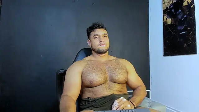 Snapshot of Big_furry_bear13 chatting on May 5, 7:06 pm Big furry bear13 online show from May 5, 7:06 pm