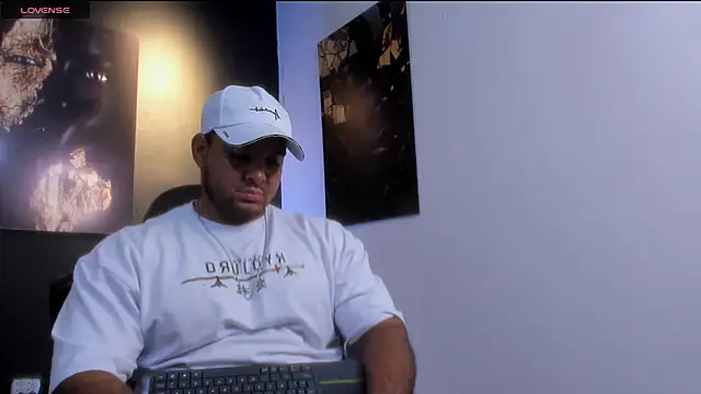 Snapshot of Big_furry_bear13 chatting on November 10, 3:28 pm Big furry bear13 online show from November 10, 3:28 pm