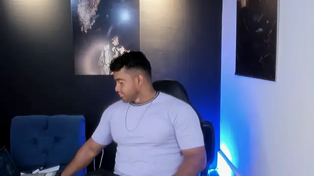 Snapshot of Big_furry_bear13 chatting on November 2, 10:59 pm Big furry bear13 online show from November 2, 10:59 pm