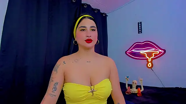 Snapshot of sunshine_uwu22 chatting on June 25, 6:35 pm sunshine uwu22 online show from June 25, 6:35 pm