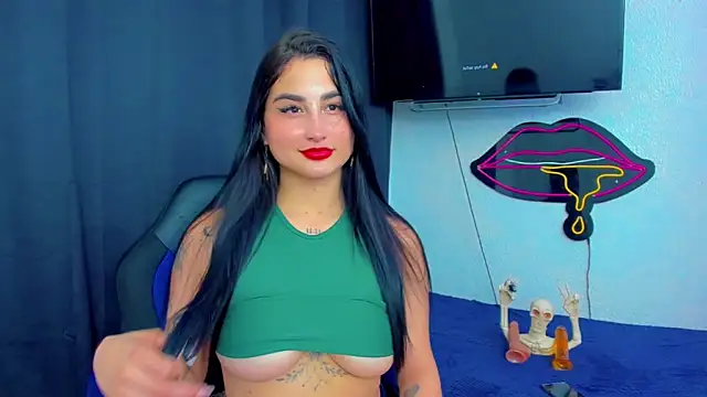 Snapshot of sunshine_uwu22 chatting on May 25, 7:56 pm sunshine uwu22 online show from May 25, 7:56 pm