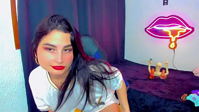 Snapshot of sunshine_uwu22 chatting on June 23, 7:01 pm sunshine uwu22 online show from June 23, 7:01 pm