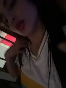 Snapshot of sunshine_uwu22 chatting on July 4, 12:32 pm sunshine uwu22 online show from July 4, 12:32 pm