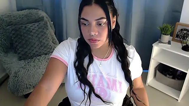 Snapshot of angela_santana_ chatting on November 28, 6:41 pm angela santana online show from November 28, 6:41 pm