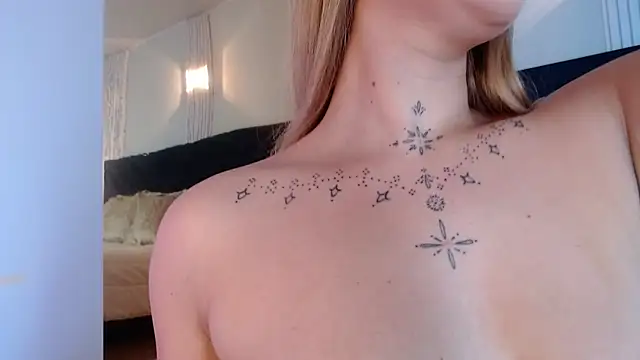 MollyCruz online show from September 25, 10:43 am