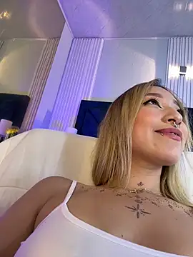 MollyCruz online show from June 4, 1:05 pm