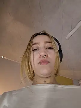 MollyCruz online show from December 19, 10:28 am